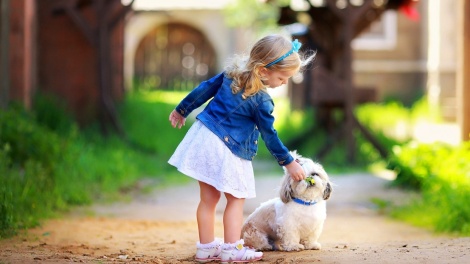 baby_girl_friendship_with_dog-1920x1080